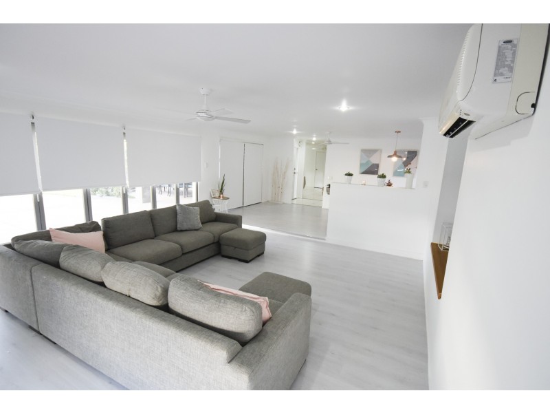 27 Canterbury Chase, Ashmore QLD 4214