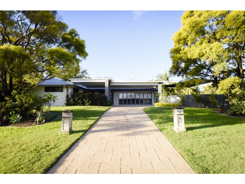27 Canterbury Chase, Ashmore QLD 4214