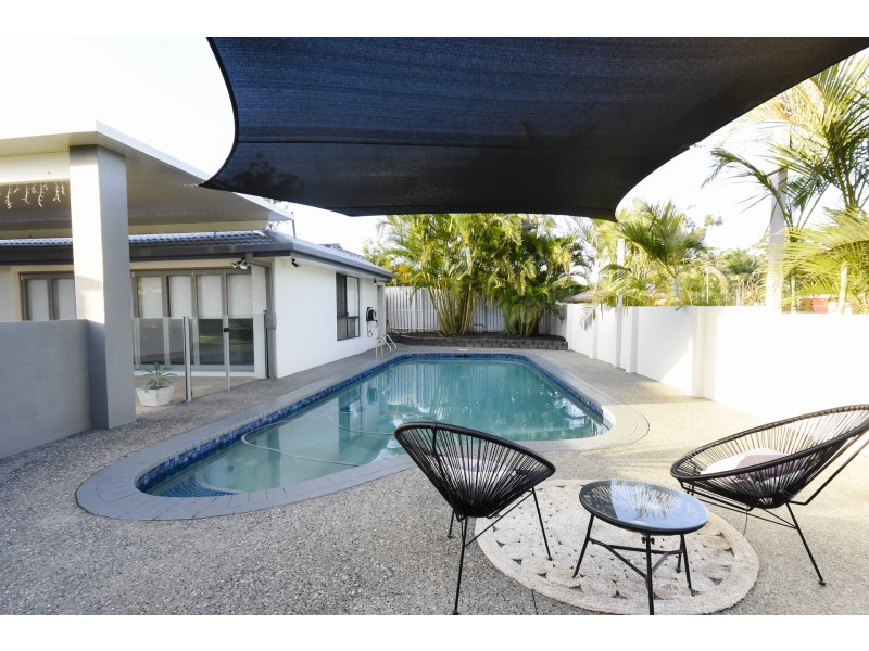 27 Canterbury Chase, Ashmore QLD 4214