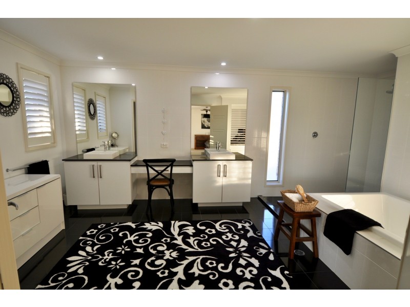 86 Corvus Drive, Cashmere QLD 4500