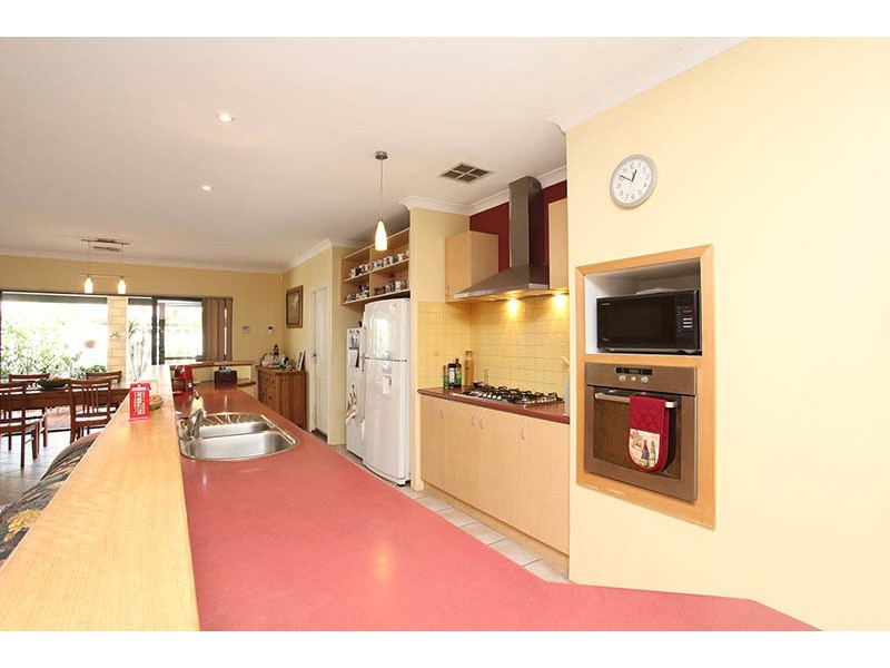 18 Granada Loop, Seville Grove WA 6112