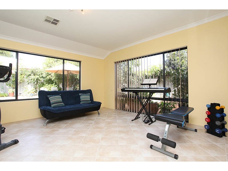 18 Granada Loop, Seville Grove WA 6112