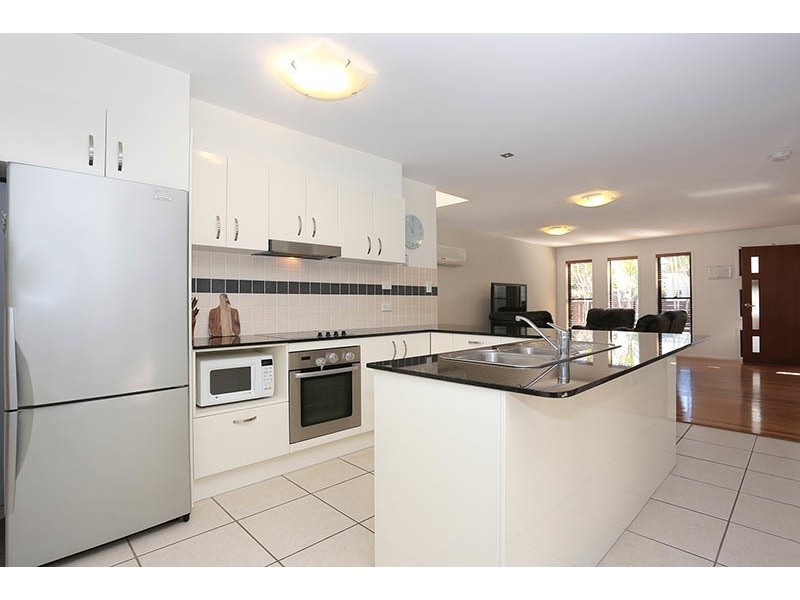 1/6 Suzanne Close, Mudjimba QLD 4564