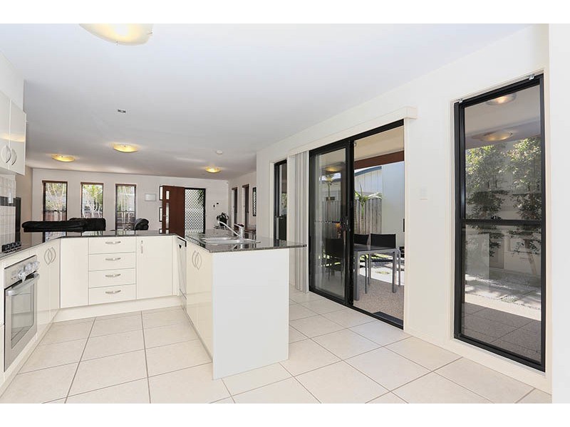 1/6 Suzanne Close, Mudjimba QLD 4564