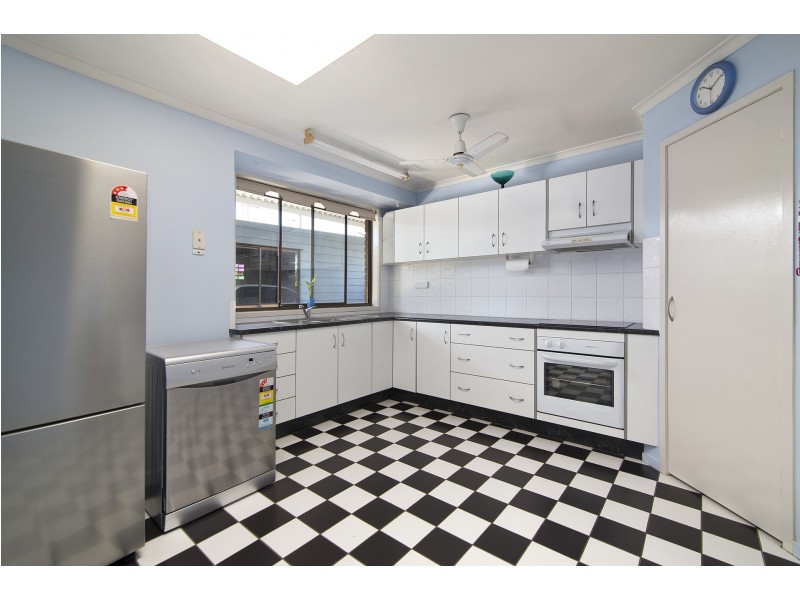 70 Chatswood Rd, Springwood QLD 4127