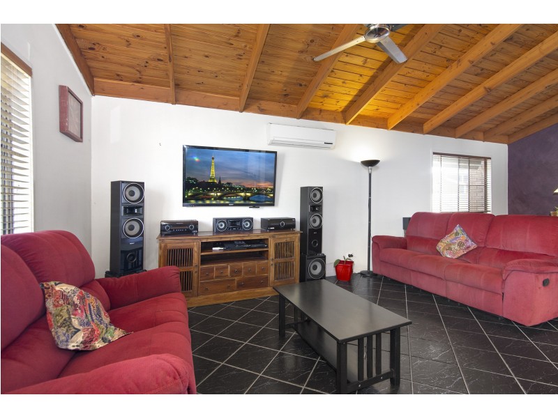 70 Chatswood Rd, Springwood QLD 4127