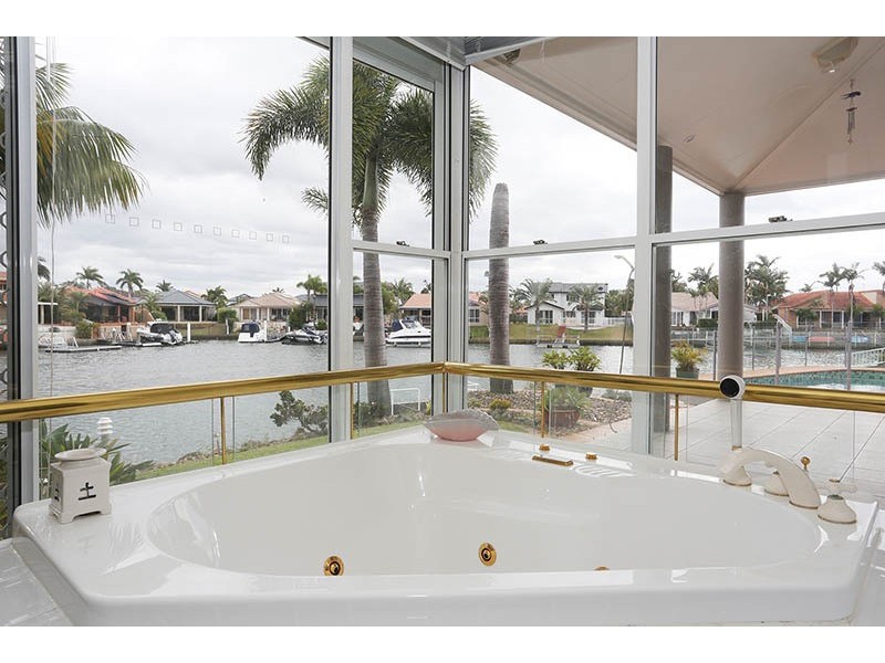 41 Nirvana Court, Runaway Bay QLD 4216