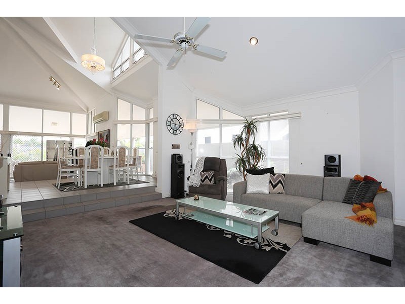 41 Nirvana Court, Runaway Bay QLD 4216