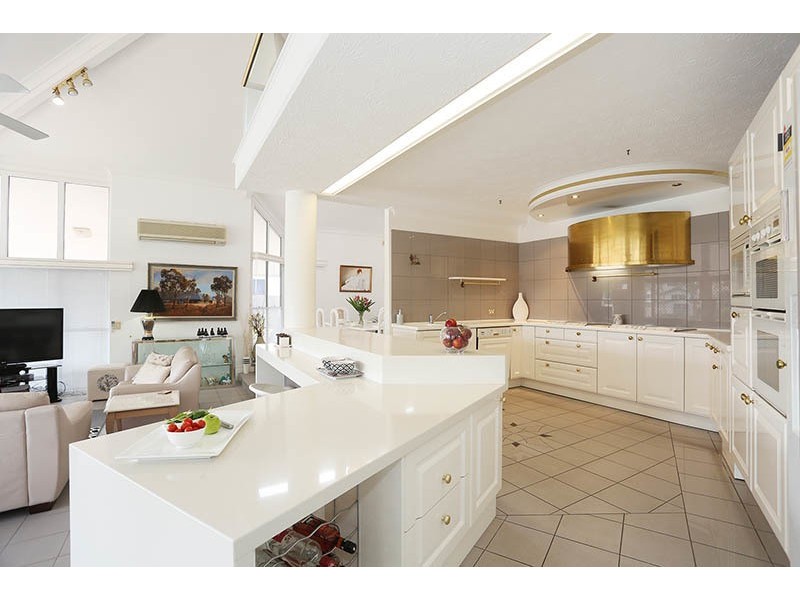 41 Nirvana Court, Runaway Bay QLD 4216