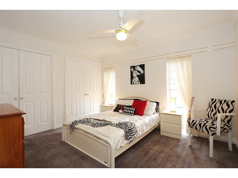 41 Nirvana Court, Runaway Bay QLD 4216