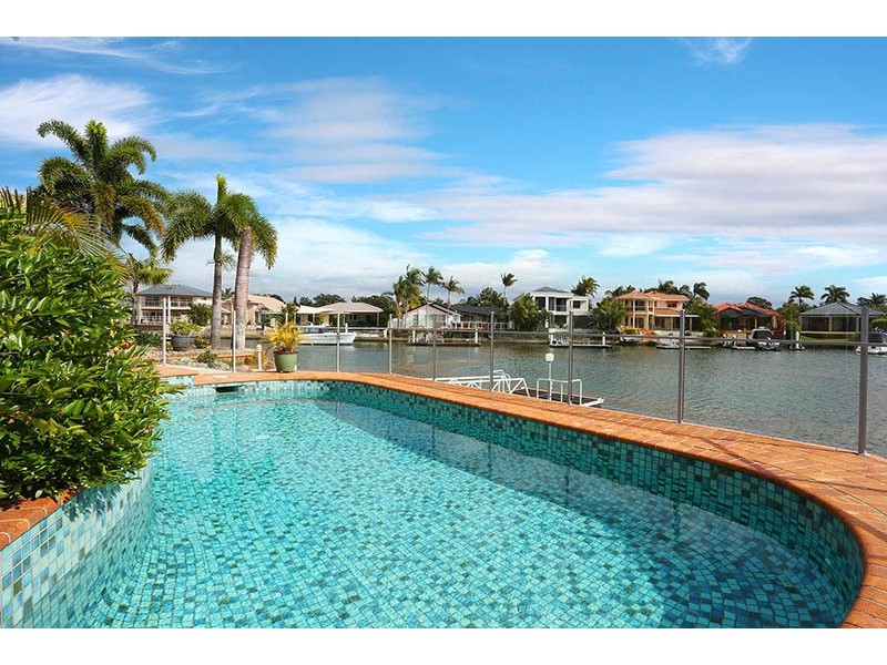 41 Nirvana Court, Runaway Bay QLD 4216