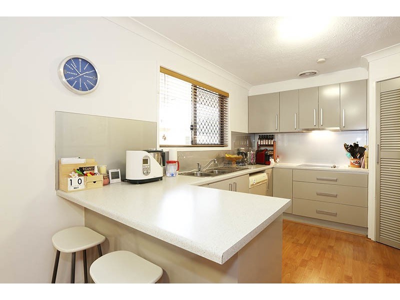 2 Burrinjuck Drive, Coombabah QLD 4216