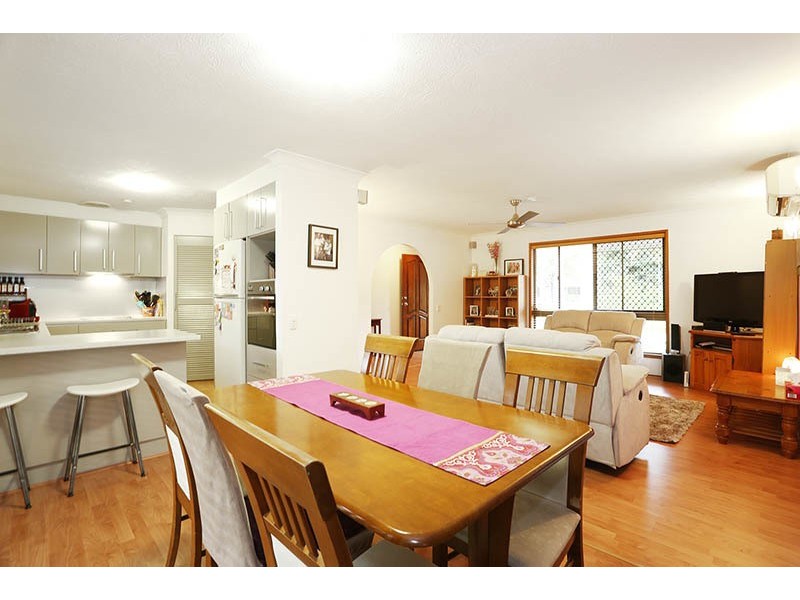 2 Burrinjuck Drive, Coombabah QLD 4216