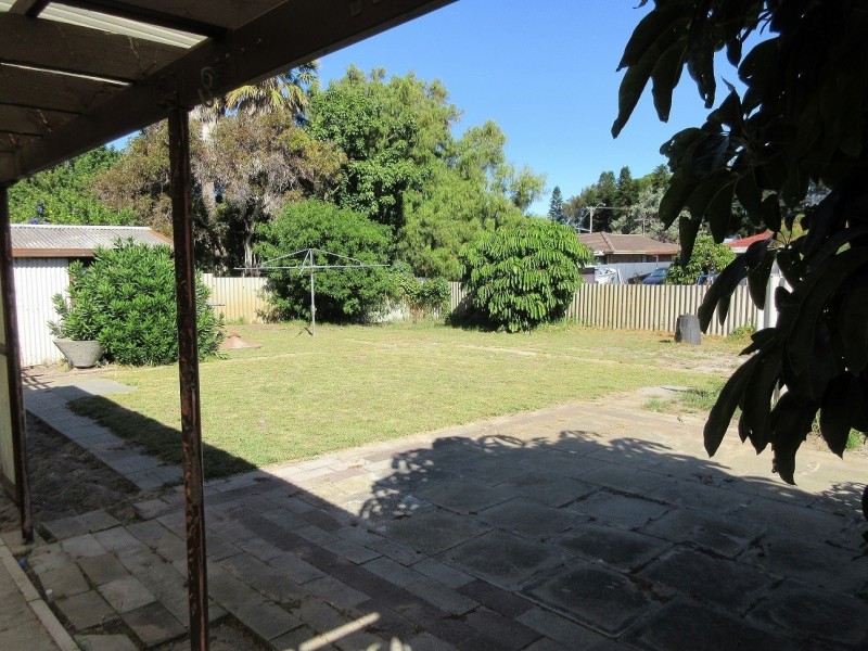 16 Henry Street, Rockingham WA 6168