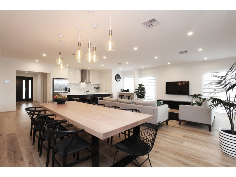 8 Lambrook Way, Landsdale WA 6065