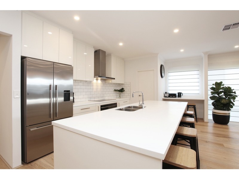 8 Lambrook Way, Landsdale WA 6065