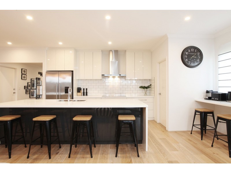 8 Lambrook Way, Landsdale WA 6065