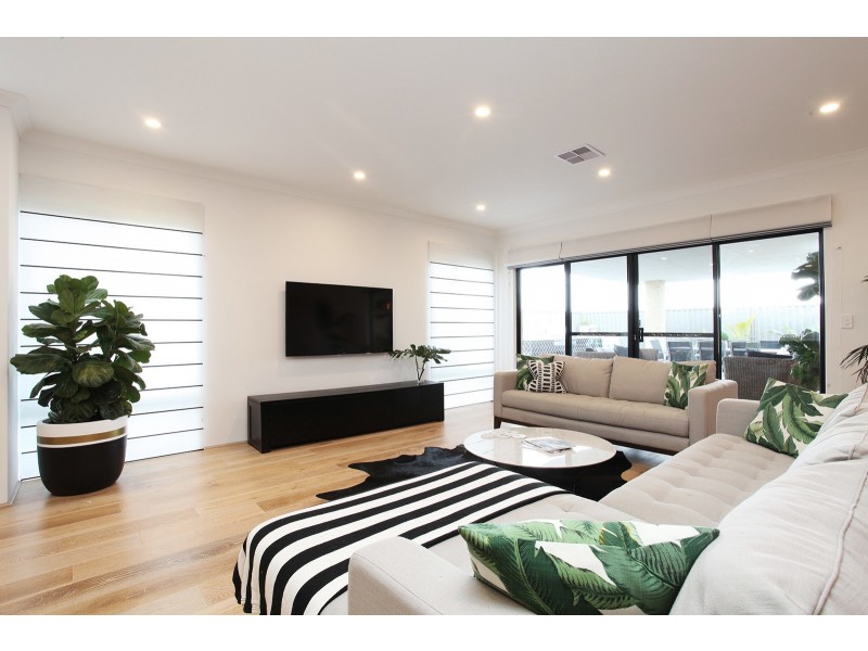 8 Lambrook Way, Landsdale WA 6065