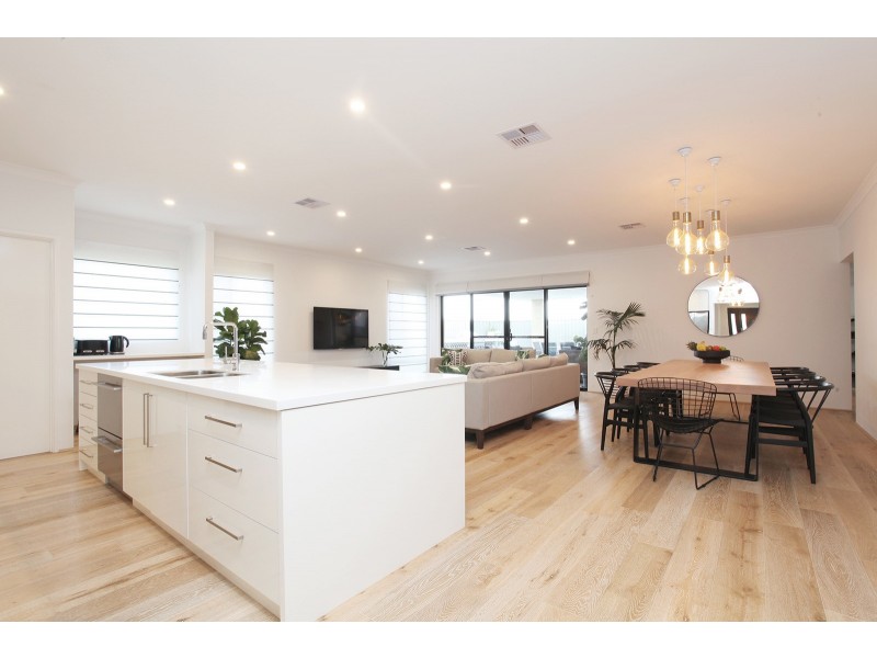 8 Lambrook Way, Landsdale WA 6065