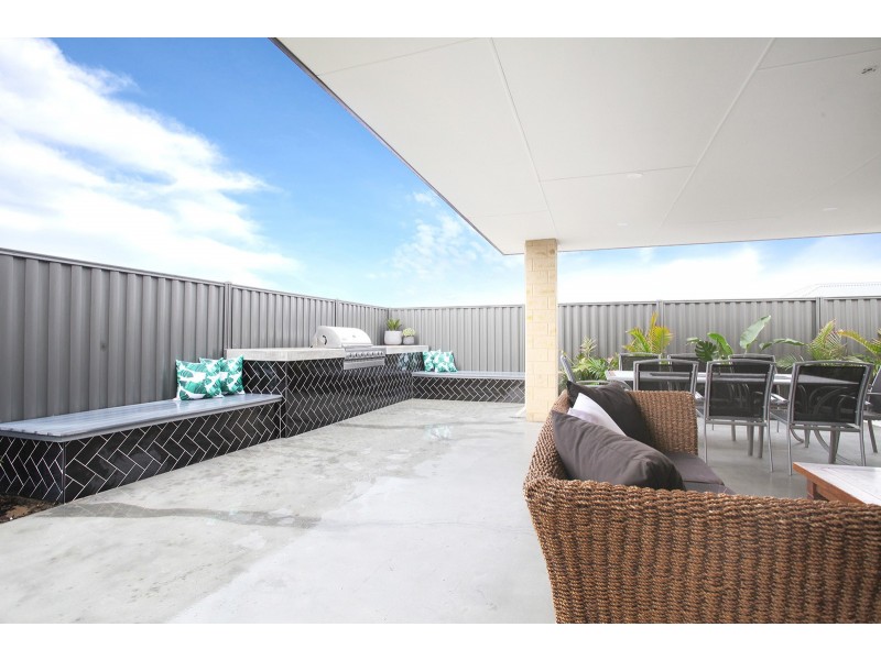 8 Lambrook Way, Landsdale WA 6065