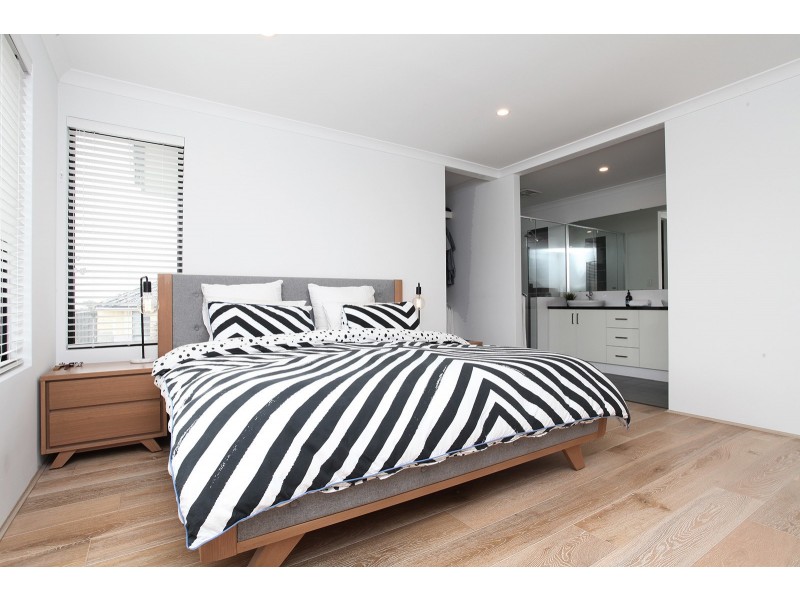 8 Lambrook Way, Landsdale WA 6065