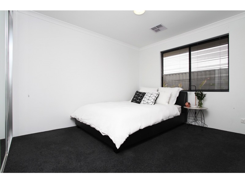 8 Lambrook Way, Landsdale WA 6065