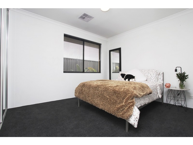 8 Lambrook Way, Landsdale WA 6065