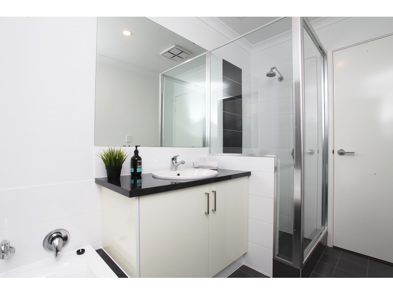 8 Lambrook Way, Landsdale WA 6065