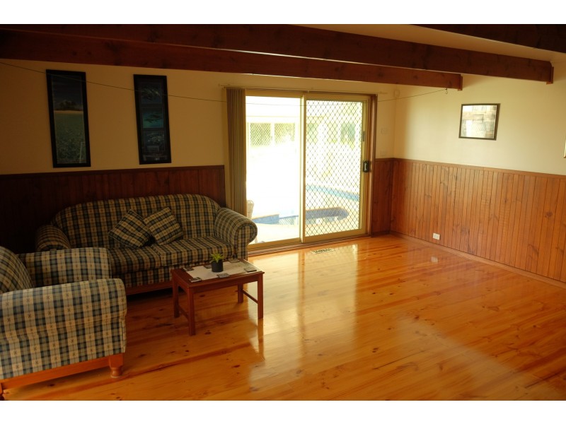 17 Palmerston Cres, Wheelers Hill VIC 3150