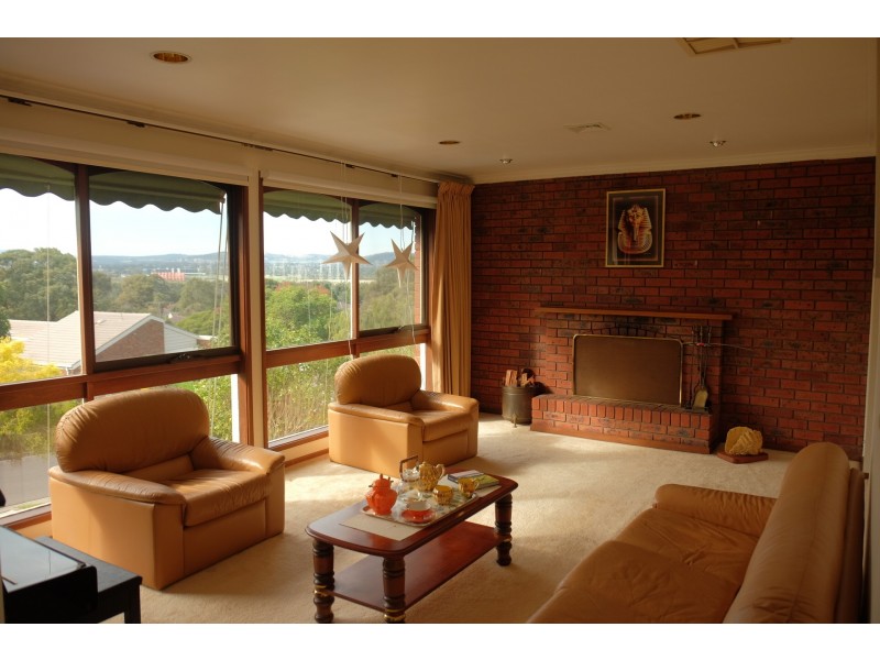 17 Palmerston Cres, Wheelers Hill VIC 3150