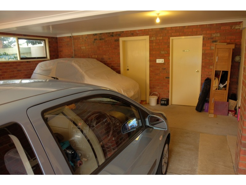 17 Palmerston Cres, Wheelers Hill VIC 3150