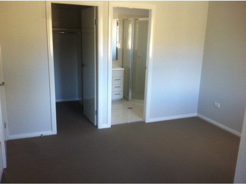 19 Hughes Drive, Albion Park NSW 2527