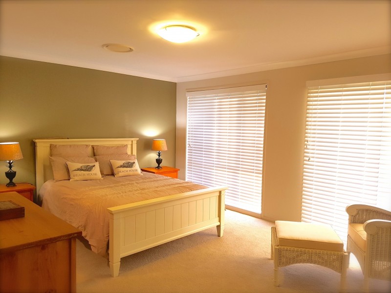 17 Bataan Circuit, Bateau Bay NSW 2261