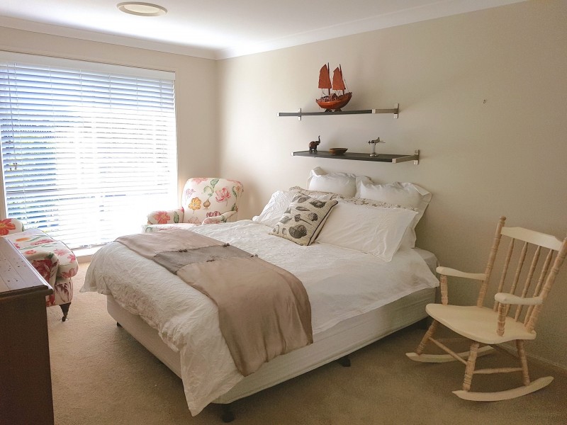 17 Bataan Circuit, Bateau Bay NSW 2261