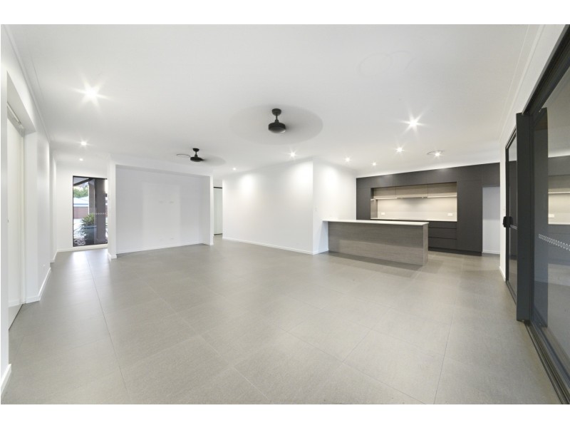 13 Stanley Drive, Cannonvale QLD 4802