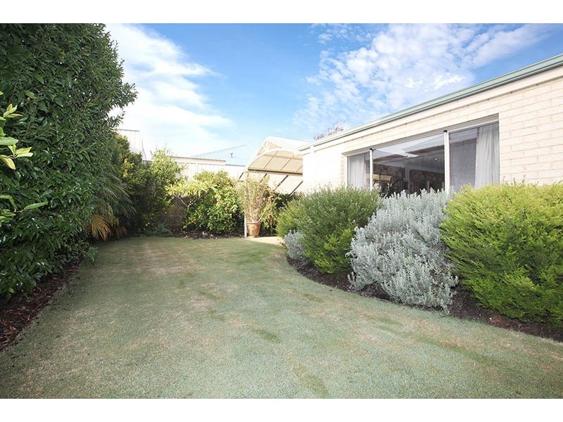 2 Scottsdale Court, North Lake WA 6163