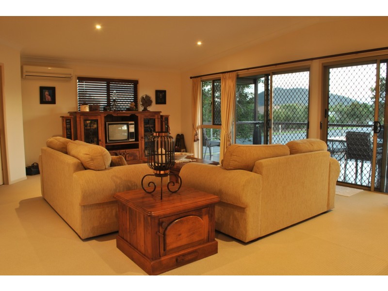 5 Litchie Street, Beerwah QLD 4519