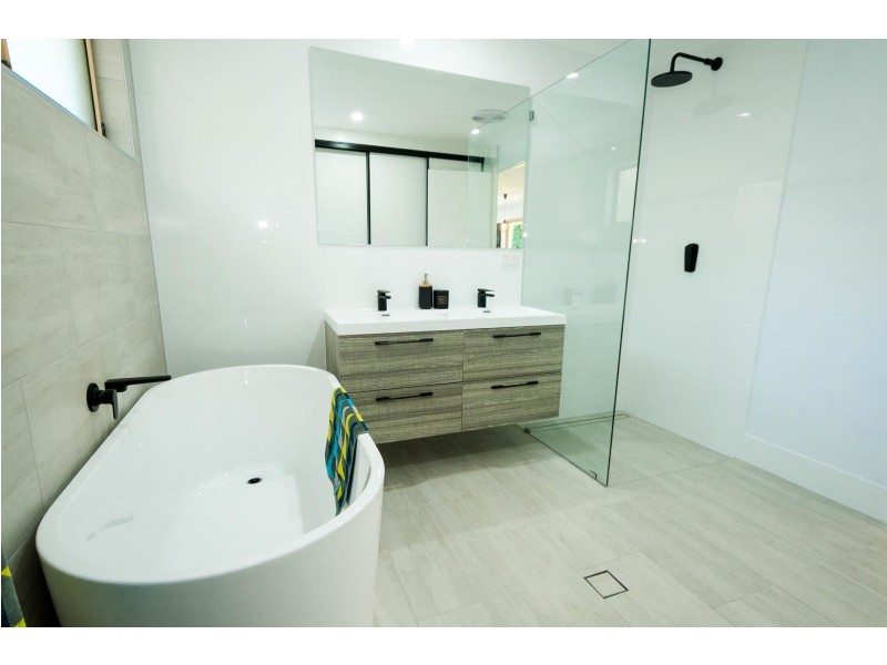 16 Marlene Court, Highland Park QLD 4211