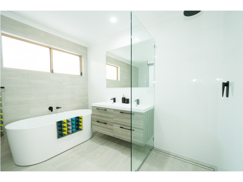 16 Marlene Court, Highland Park QLD 4211