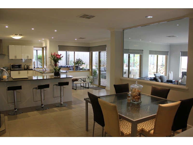 33 Chichester Drive, Woodvale WA 6026