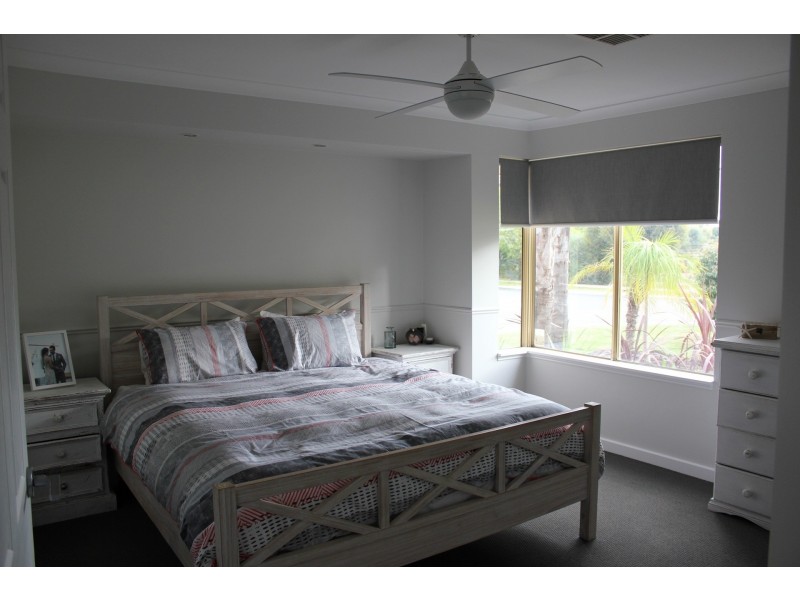 33 Chichester Drive, Woodvale WA 6026