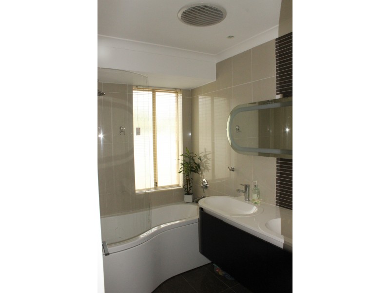 33 Chichester Drive, Woodvale WA 6026