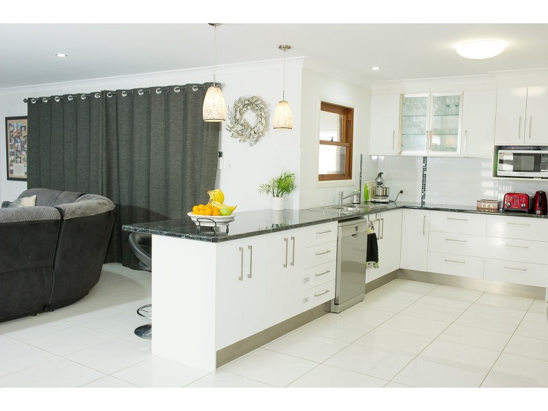 15 Lakeview Avenue, Rosenthal Heights QLD 4370