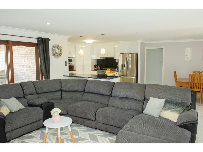 15 Lakeview Avenue, Rosenthal Heights QLD 4370