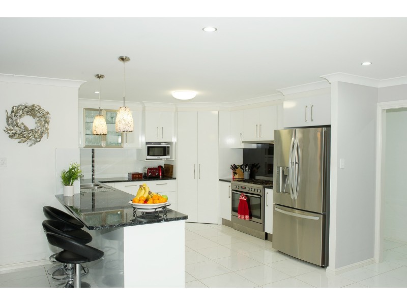 15 Lakeview Avenue, Rosenthal Heights QLD 4370