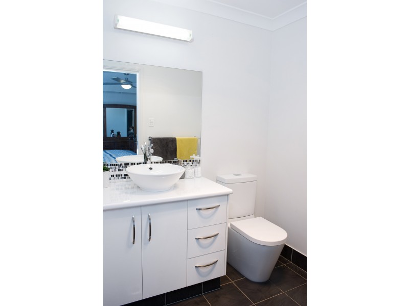 15 Lakeview Avenue, Rosenthal Heights QLD 4370