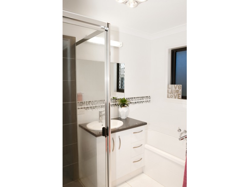 15 Lakeview Avenue, Rosenthal Heights QLD 4370