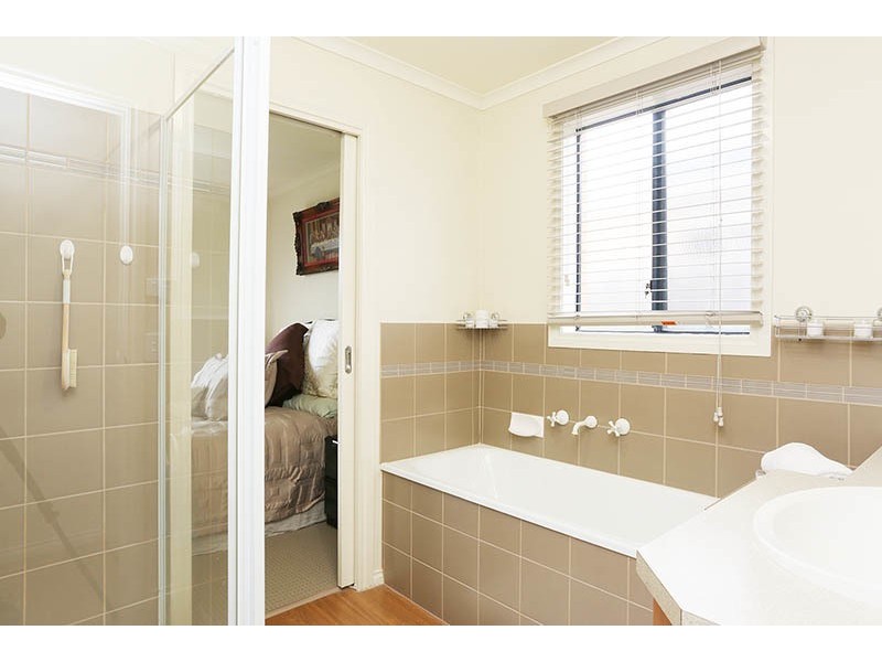 20 Wakenshaw Crescent, Pakenham VIC 3810