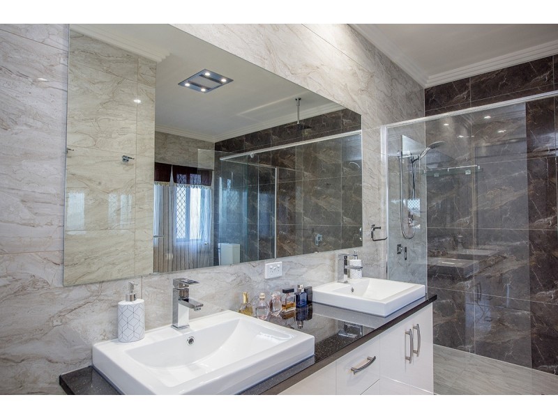 8 Nielson Street, Chermside QLD 4032