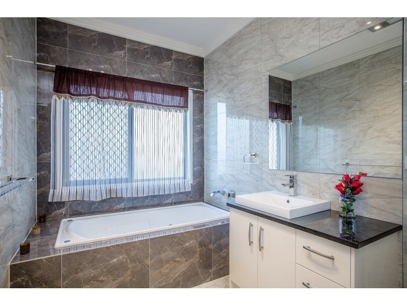 8 Nielson Street, Chermside QLD 4032